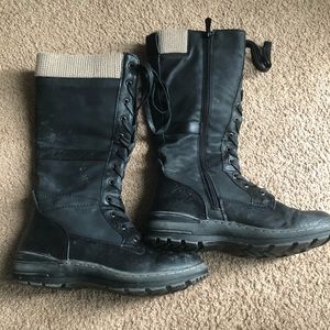 Snow boots size 8.5